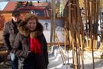 Výstava dobových lyží z jasanového dřeva byla obrovským lákadlem vánočních trhů v Božím Daru