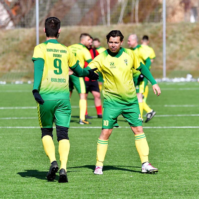 Dvory si připsaly na drahovické umělce na své konto vítězství nad Loktem v poměru 4:2, které bylo dvanáctým v soutěži.