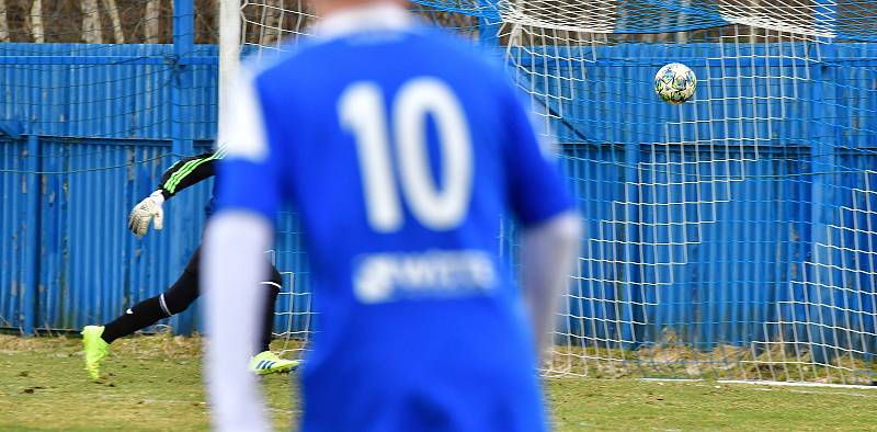 Nejdek udolal v derby Novou Roli, rozhodl Schlosser, který obstaral jediný gól utkání.