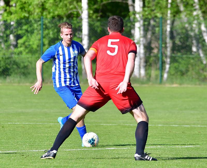 Ostrov zvládl Dobříš, stále drží naději na záchranu.