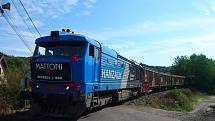 Nákladní vlak plný palet nejenom minerálních vod vyjel v pondělí 17. září z Kyselky. V pořadí se jednalo už o pětistou soupravu, směřující s produkty ze stáčírny Karlovarských minerálních vod (KMV) z Kyselky až do Mostkovic u Přerova.