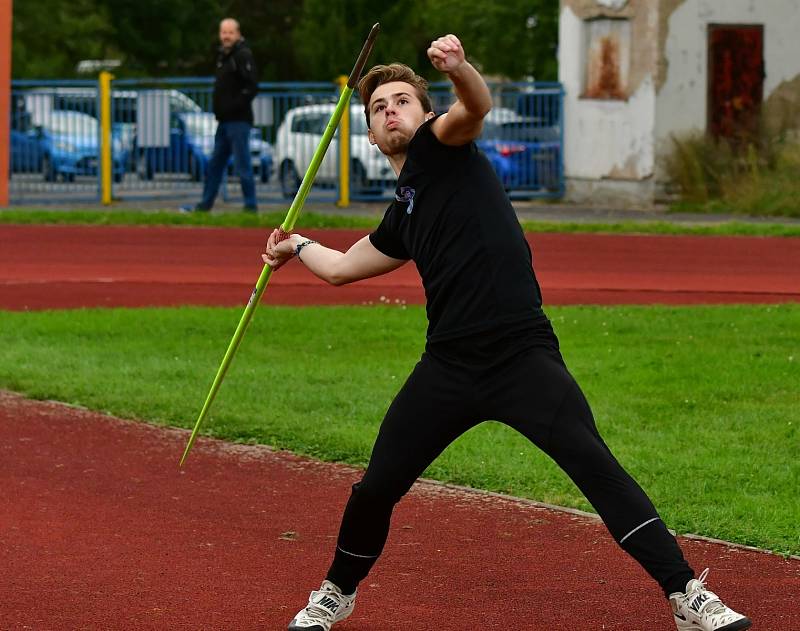 Karlovarské kontrolní závody uspořádal v týdnu na městském atletickém stadionu v lázeňském městě Triatlet Karlovy Vary.