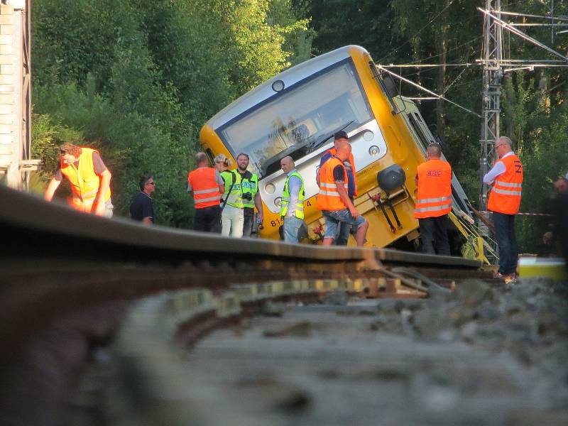 Ještě ve čtvrtek odpoledne nejezdily kvůli středeční železniční nehodě v Lázních Kynžvartu na trati Plzeň – Cheb vlaky.