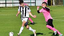 Fotbalisté Karlovy Vary-Dvory dosáhli v podzimní části již na sedmou výhru, když v dohrávce 6. kola I. A třídy porazili Skalnou 4:3.