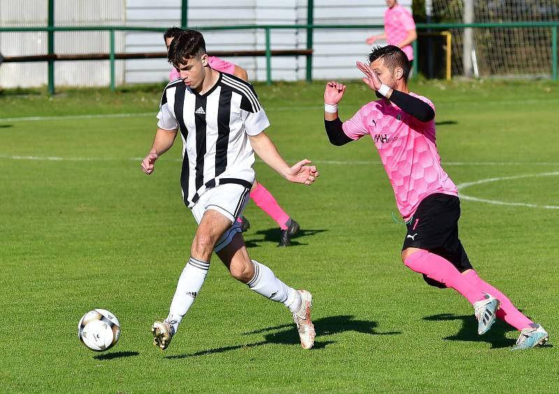 Fotbalisté Karlovy Vary-Dvory dosáhli v podzimní části již na sedmou výhru, když v dohrávce 6. kola I. A třídy porazili Skalnou 4:3.