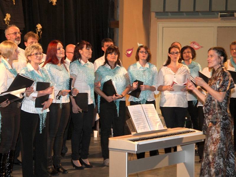 Chorea Nova oslavila své desáté výročí také písněmi od Brouků