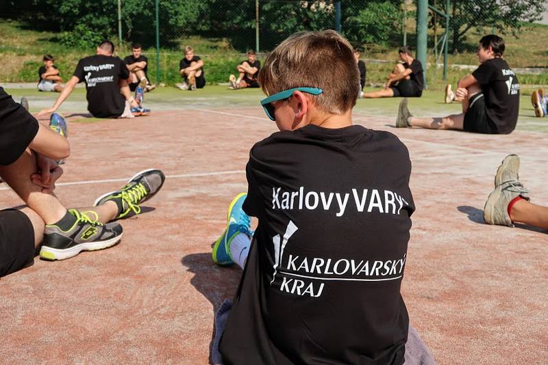 Krátce po startu letní přípravy mistrovského mužstva VK ČEZ Karlovarsko se na nadcházející sezonu začali chystat i junioři. Prvních deset dní stráví hlavně pod širým nebem.