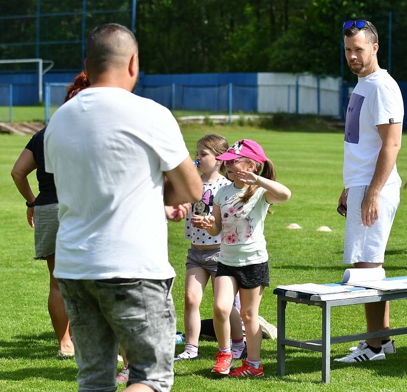 Nejdecký fotbalový stadion na Limnici se dnes prohýbal v základech. FK Nejdek se premiérově zapojil do projektu Fotbalové asociace ČR – Můj první gól.