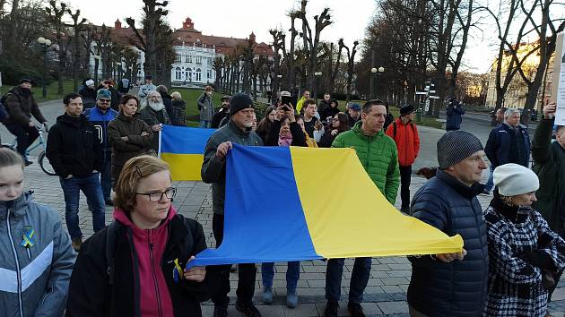 V Karlových Varech vyjádřili solidaritu anektované Ukrajině i 23. února.