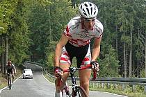 Ladislav Fabišovský (na snímku) patří k nejúspěšnějším závodníkům Karlovarska. Cyklistický závod Praha – Karlovy Vary – Praha si střihne po boku Romana Kreuzigera.