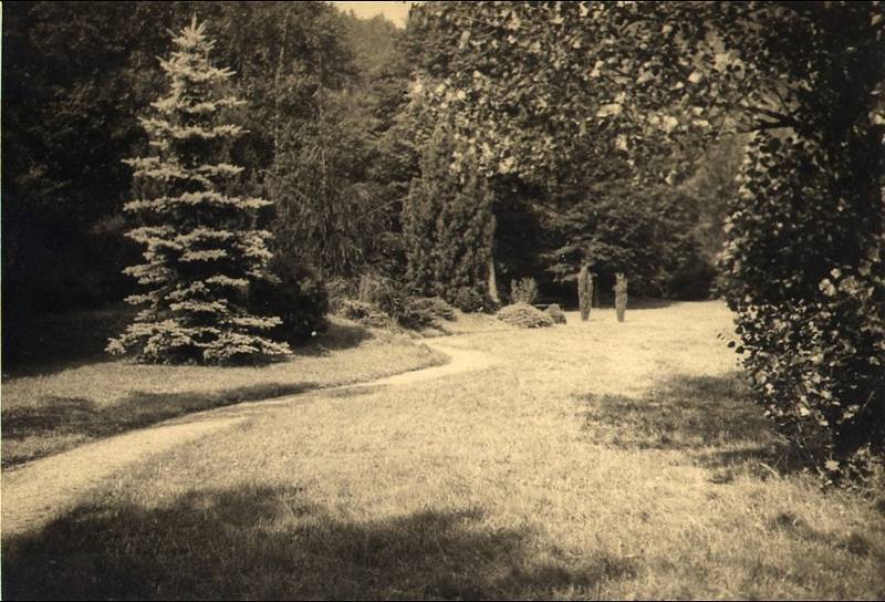 Dobové fotografie Bečovské botanické zahrady.