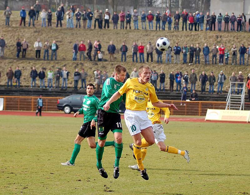 Sokolov se střetl s Bohemians na svém hřišti v rámci II. ligy v roce 2009, kdy prohrál 1:2. Na utkání si našlo cestu 2860 diváků.