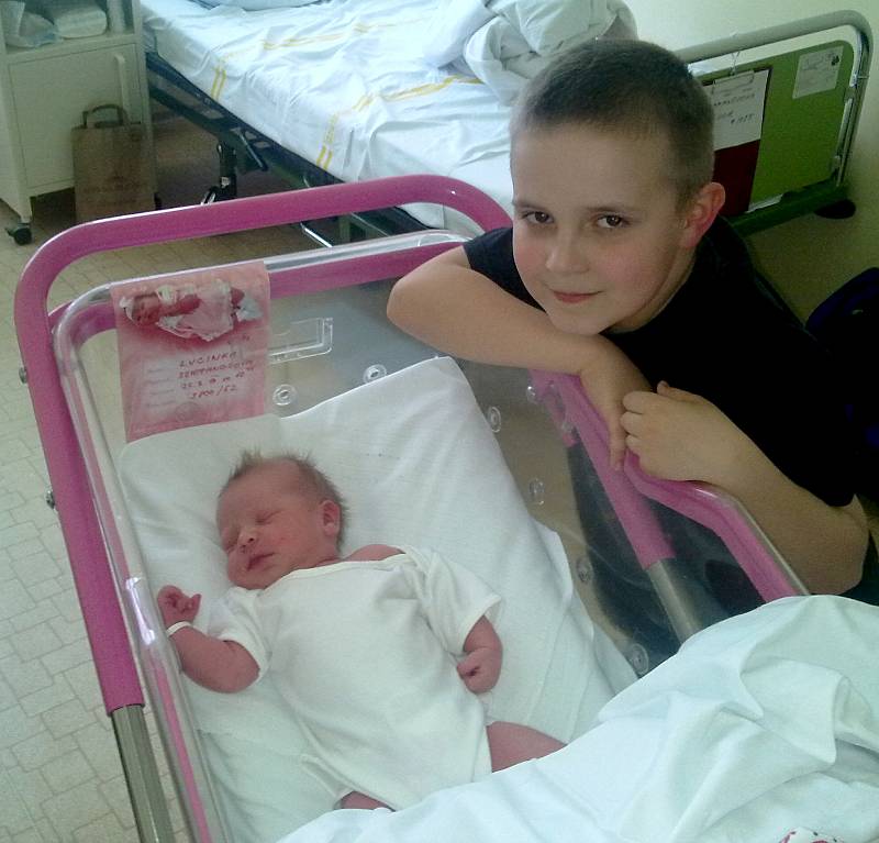 Lucinka Szappanosová s bráškou Míšou z Bochova se narodila 26. 3. 2012 