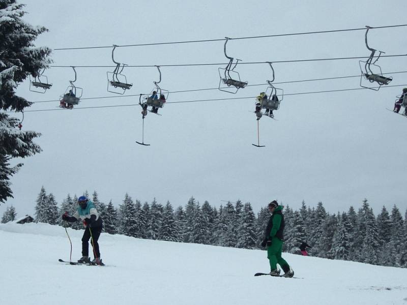 Lyžování ve Skiareálu Neklid - Boží Dar.