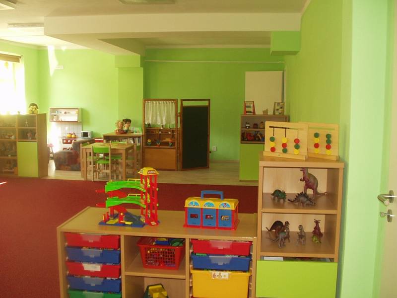 Nové prostory Mateřské školy Jáchymov se slavnostně otevřely k velké radosti dětí i vedení města.