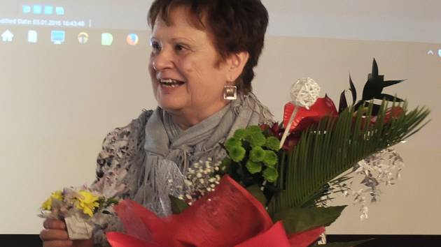 Výstava v knihovně v Lokti je pořádaná k 70. narozeninám Jarmily Sobotové. Ta na vernisáži výstavy před našlapaným sálem vzpomínala na svůj život a spolupráci s Janem Sobotou i na svoje „učedníky“. 