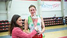 Finálový zápas finálového turnaje českého poháru basketbalistek v Karlových Varech, KP Brno  (v zelenobílém) - Sokol Nilfisk Hradec Králové