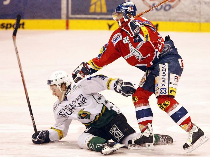 Hokejové utkání Moelleru Pardubice a HC Energie Karlovy Vary.