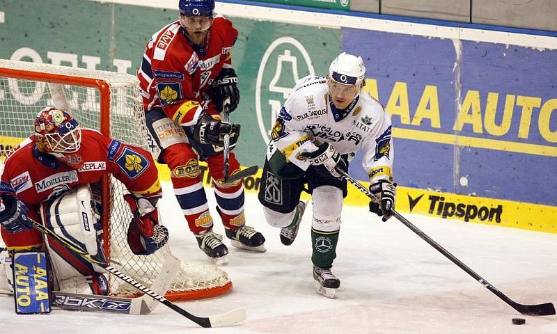 Hokejové utkání Moelleru Pardubice a HC Energie Karlovy Vary.