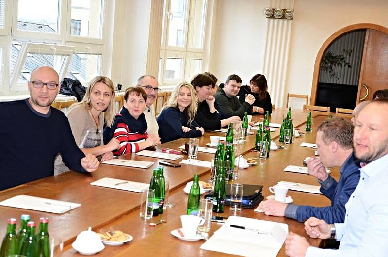 Setkání vedení města Karlovy Vary se starosty 15 obcí. Foto mmkv