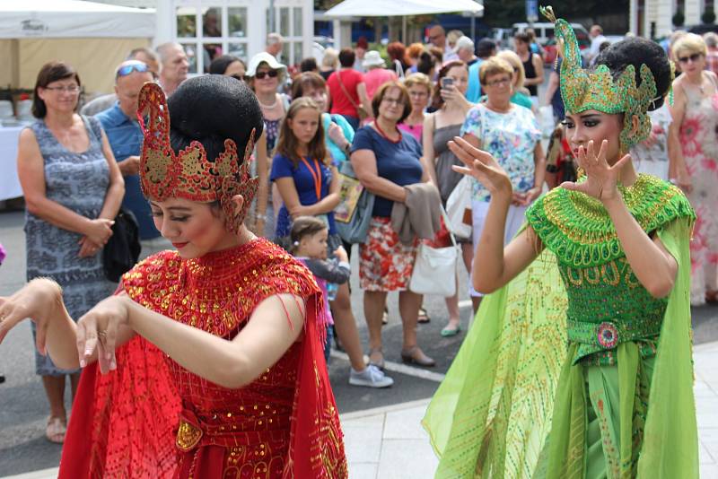 Folklorní festival - soubor z Indonésie