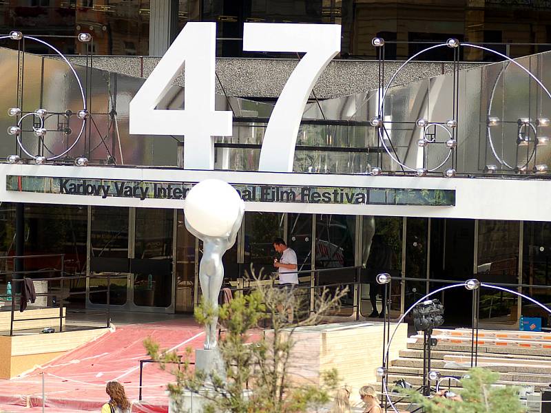 Město se připravuje na Mezinárodní filmový festival.