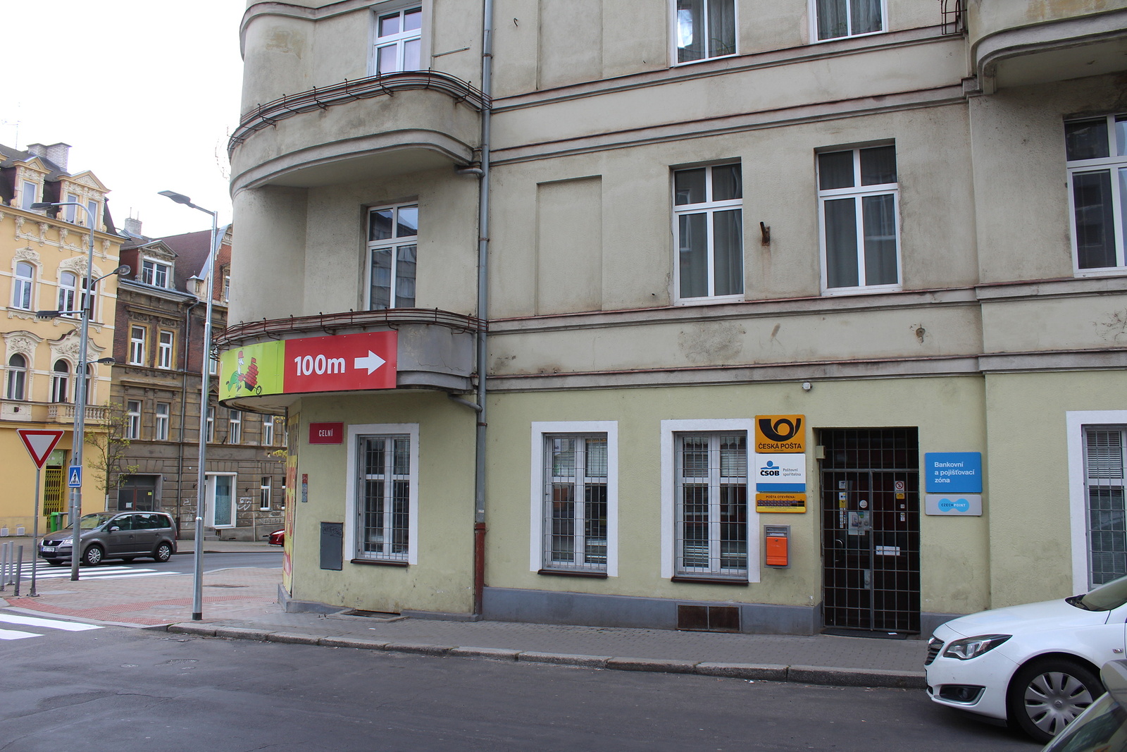 Hlavní pošta ve Varech by mohla sídlit v Tržnici. Rybáře vyhrály nad Doubím  - Karlovarský deník