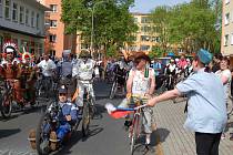 TOUR de Kolečko se vrátilo a slavilo úspěch. Na start cyklistického pelotonu se postavilo přes sedmdesát nadšenců. 