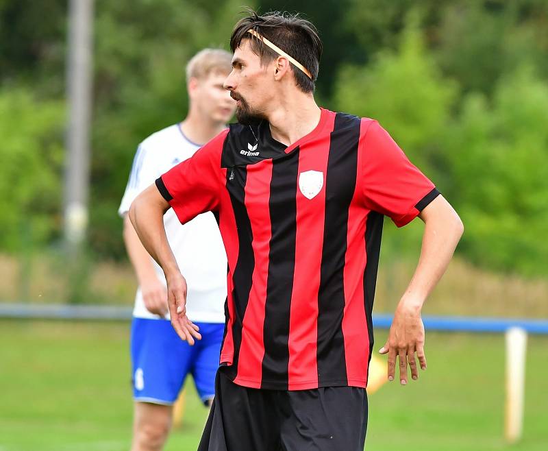 Fotbalisté Sadova neztratili prozatím v podzimní části III. třídy  ještě ani bod. O víkendu porazili ve svém třetím vystoupení 5:2 rezervu Chyše.