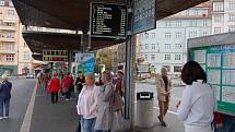Na Rozcestí U Koníčka v Karlových Varech má vzniknout nový dopravní terminál. Nástupiště k autobusům mají být nově uprostřed vozovky. Změnou má projít i autobusové nádraží u Tržnice.