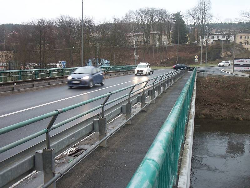 Karlovy Vary - Doubský most přes řeku Ohři čeká rekonstrukce, která potrvá až do podzimu.