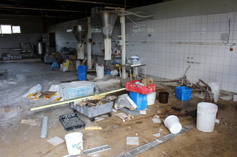 Zničená pekárna společnosti Pekosa v Chodově.