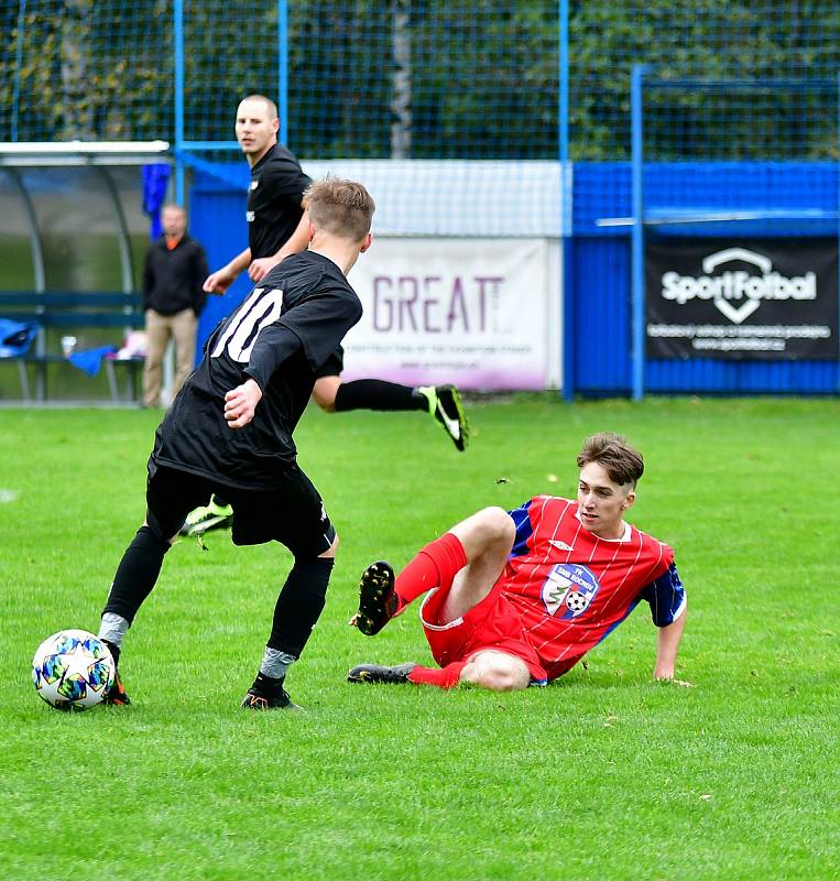 Premiérovou výhru zaznamenali v podzimní části přeboru fotbalisté nejdecké rezervy, když porazili Bochov 2:0.