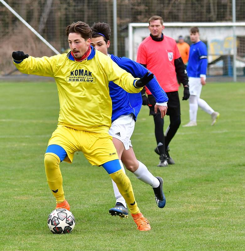 Fotbalisté Dalovic slavili vysokou výhru 6:0 nad Jáchymovem (modrém).