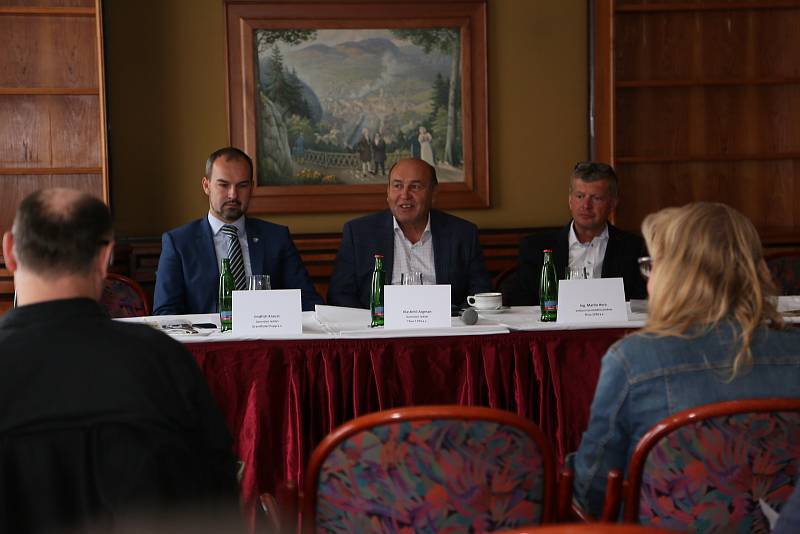 V Karlových Varech se v Grandhotelu Pupp a jeho prostranství konají další Podzimní porcelánové slavnosti.