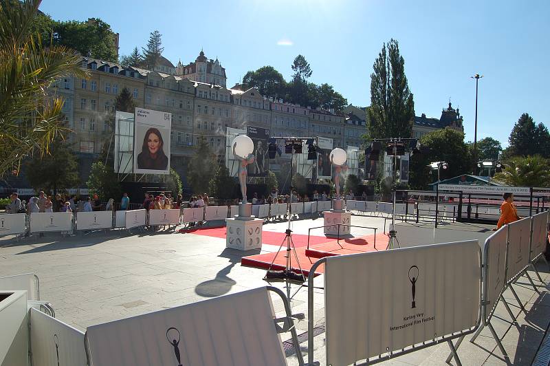 Davy filmových návštěvníků opanovaly Karlovy Vary.