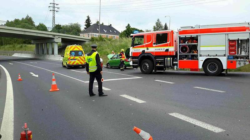 V odpoledních hodinách zasahovala jednotka hasičů ze stanice Sokolov u dopravní nehody dvou osobních aut u Svatavy.