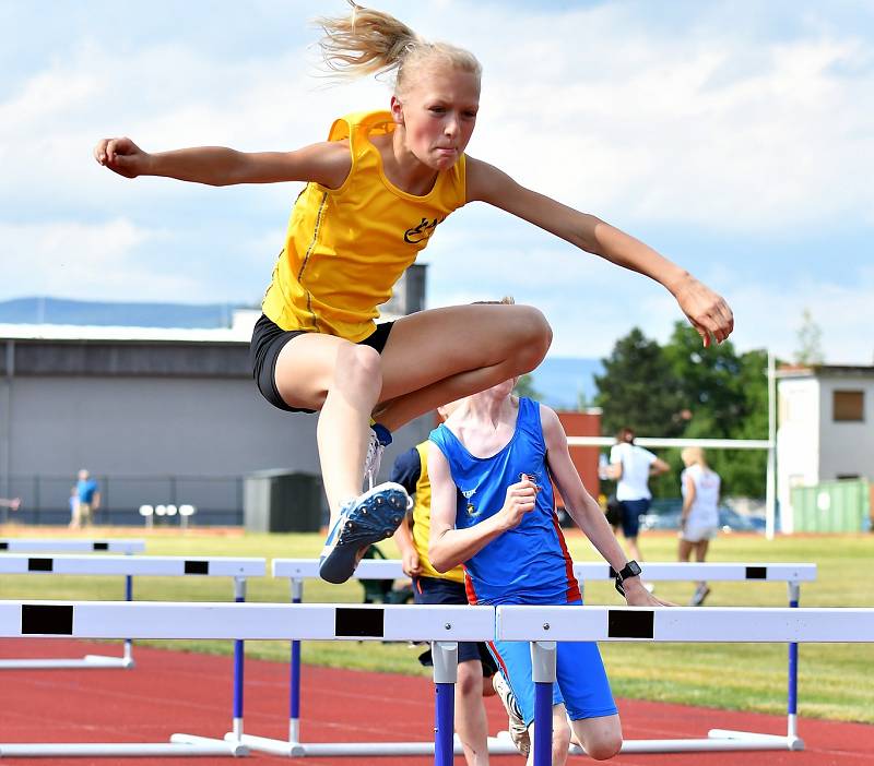 Atletika Ostrov pořádá ve středu 27. května na svém atletickém stadionu Memoriál Miroslava Kitzbergera. Ten odstartuje tradičně v 16 hodin, když se na atletickém oválu postupně představí žáci, žákyně, ženy a muži.