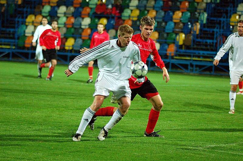 V exligovém týmu FK Chmel Blšany se představili v duelu se Střekovem také dva hráči ze západu Čech, Horst Siegl, Radek Čížek, trenér Josef Němec, sportovní ředitel Jaroslav Janoušek, a také masér Petr Němec.