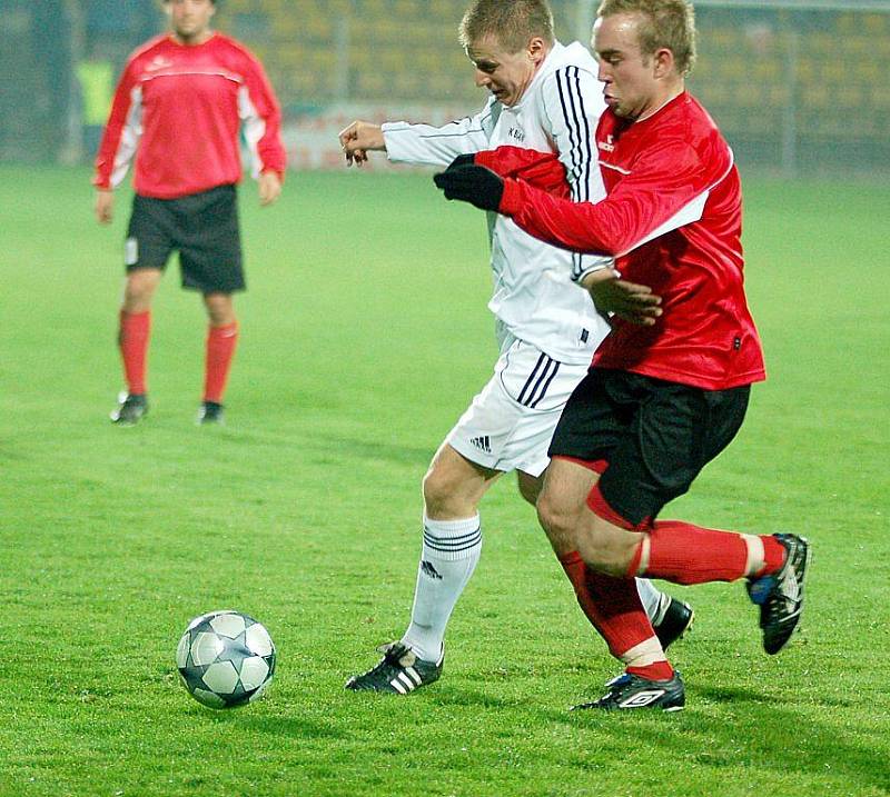 V exligovém týmu FK Chmel Blšany se představili v duelu se Střekovem také dva hráči ze západu Čech, Horst Siegl, Radek Čížek, trenér Josef Němec, sportovní ředitel Jaroslav Janoušek, a také masér Petr Němec.