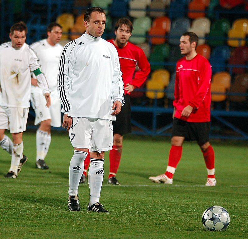 V exligovém týmu FK Chmel Blšany se představili v duelu se Střekovem také dva hráči ze západu Čech, Horst Siegl, Radek Čížek, trenér Josef Němec, sportovní ředitel Jaroslav Janoušek, a také masér Petr Němec.