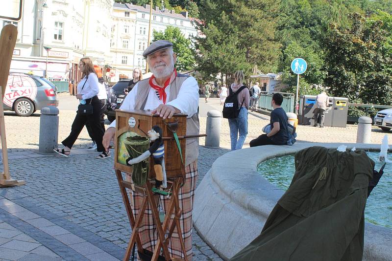 Součástí festivalu je i jarmark před Hlavní poštou.