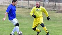 Fotbalisté Dalovic slavili vysokou výhru 6:0 nad Jáchymovem (modrém).