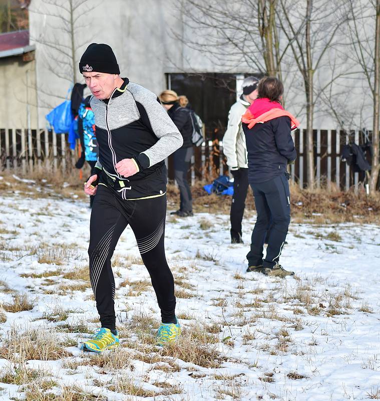 Třináctý díl již má úspěšně za sebou Zimní běžecký pohár Kadaň. Tentokrát přišel na pořad Tříkrálový běh, který se uskutečnil již po třiačtyřicáté. Závodníky tak čekalo náročných osm kilometrů ve dvou okruzích, a ty běžce řádně prověřili.