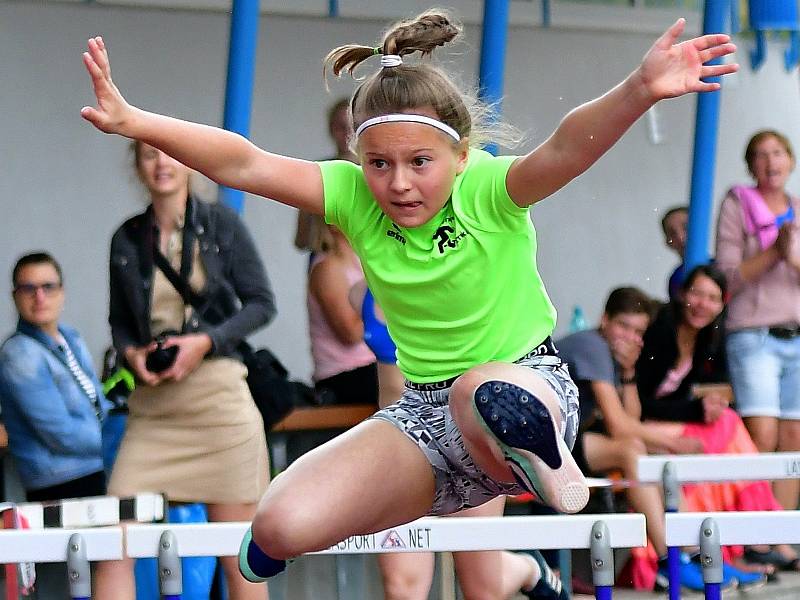 Zahájení atletické sezony v podání Atletiky Ostrov odstartují dnes na stadionu Miroslava Kitzbergera Ostrovské techniky.