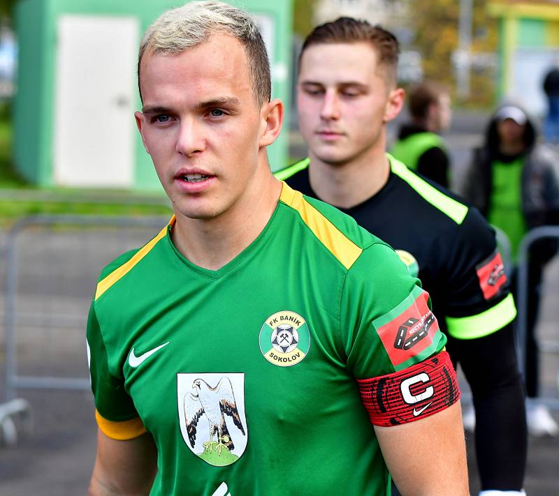 Fotbalisté Sokolova museli skousnout porážku 0:1 od Domažlic, kterou Chodům zařídil parádní trefou Jan zajíček.