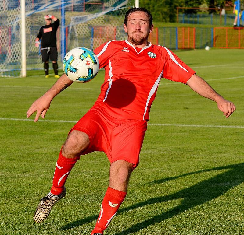 Vítězem krajského poháru mužů KKFS se stali po výhře 1:0, fotbalisté Nového Sedla (v červeném), kteří udolali nejdecký FK (v modrém).