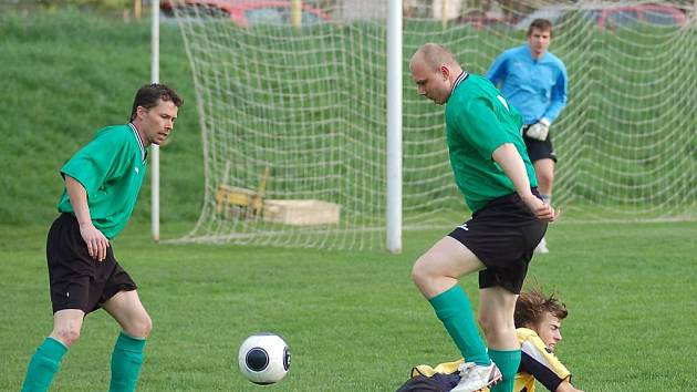 První porážka. Tu museli skousnout na hřišti v Božičanech fotbalisté Březové. Domácímu týmu nakonec podlehli vysoko 1:4. „Pro nás to byla krutá porážka,“ bilancoval kouč Mandula.