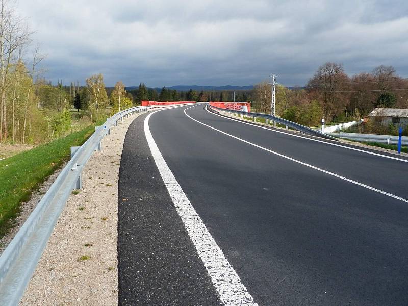 ZA PENÍZE na odstraňování ekologických škod byla dokončena část západního obchvatu Sokolova. 