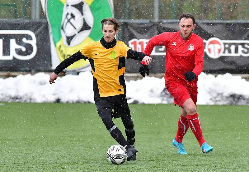 Pila (v červeném) porazila béčko Olympie 2:0, slavila druhou jarní výhru.